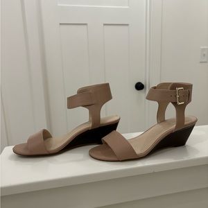 Woman’s Nine West Wedge Heels Size 8 Camel/Light Brown